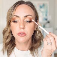 hooded eyes